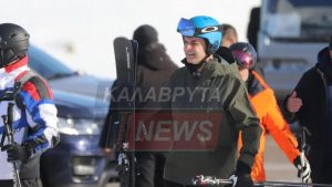 Στο χιονοδρομικό κέντρο Καλαβρύτων για σκι ο Κυριάκος Μητσοτάκης (φωτογραφίες)