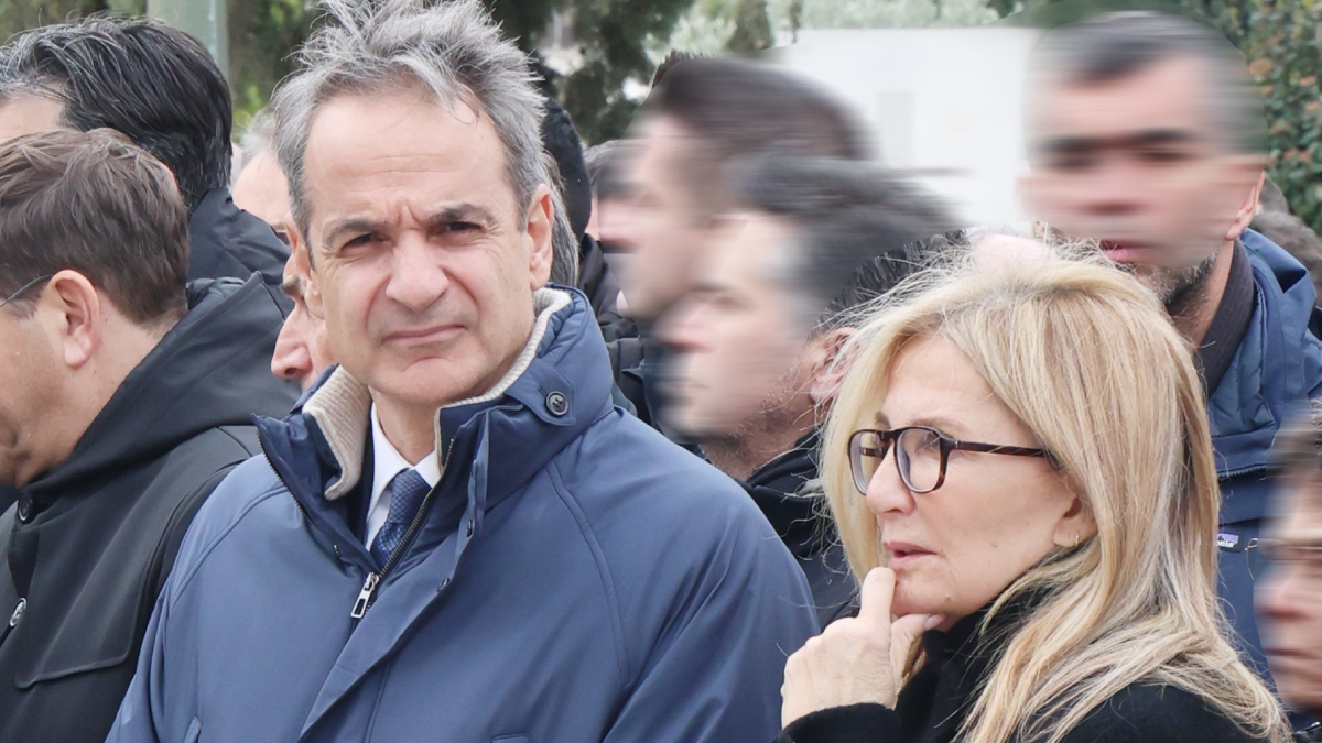 Στο Α’ Νεκροταφείο Μητσοτάκης και Μαρέβα για την κηδεία του Νίκου Στασινόπουλου