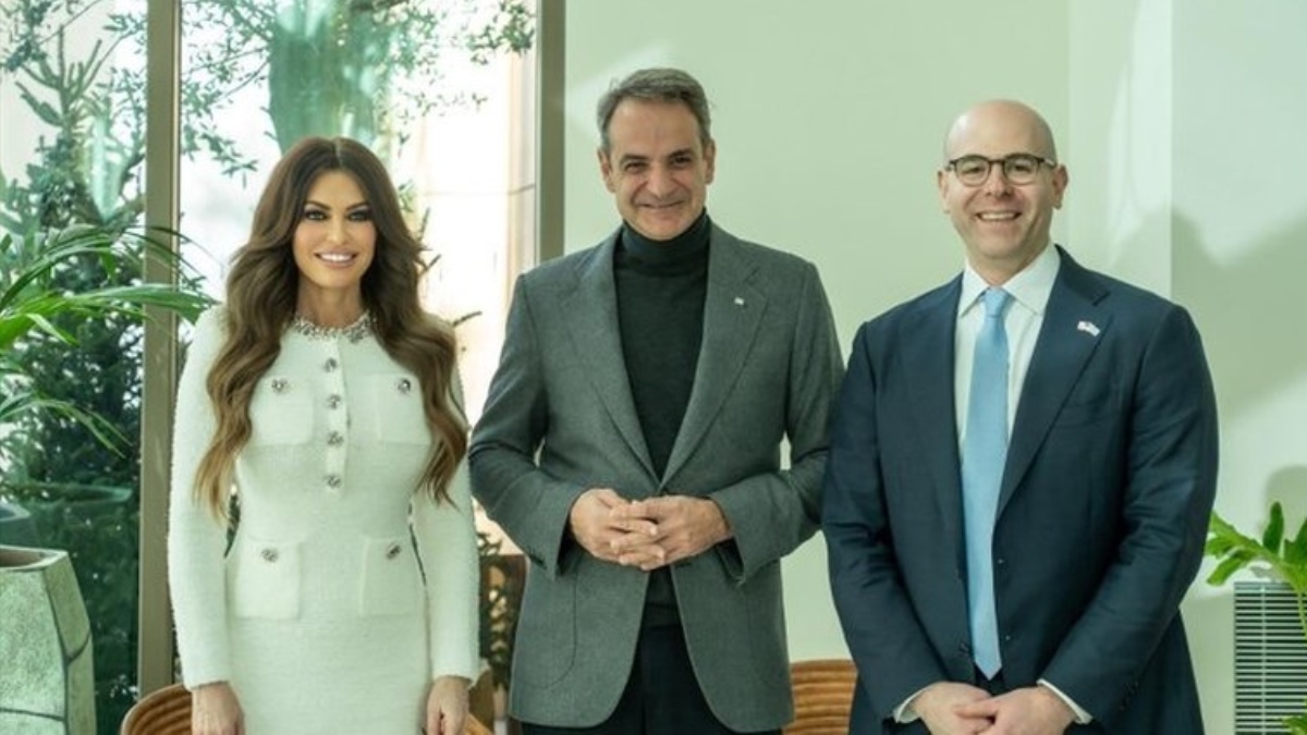 Γεύμα Μητσοτάκη με τον διοικητή της Fed, παρουσία Γκίλφοϊλ – «Εντυπωσιακή οικονομική ανάκαμψη της Ελλάδας»