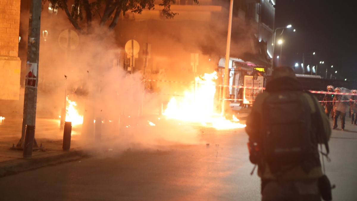 Θεσσαλονίκη: Δικογραφία σε βάρος 3 ατόμων για μολότοφ κατά αστυνομικών στο τουρκικό Προξενείο τον Δεκέμβριο του 2023