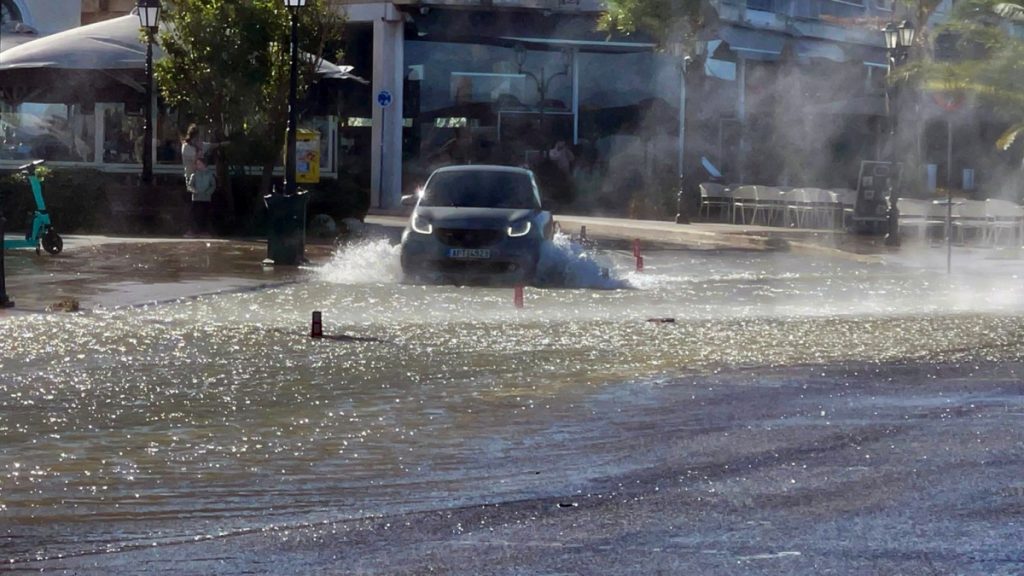 Στο έλεος της κακοκαιρίας η Δυτική Ελλάδα: Πτώσεις δέντρων στην Αχαΐα – Πλημμύρες σε Ρίο και Ναύπλιο, προβλήματα και στη Φθιώτιδα (βίντεο+φωτογραφίες)