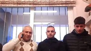 Νέα Μάκρη: Μαθητές αψήφησαν τις φλόγες για να σώσουν ζευγάρι ηλικιωμένων (Βίντεο)