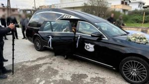 Απίστευτο περιστατικό στο Ηράκλειο: Άνδρας εμφανίστηκε στον γάμο του με… νεκροφόρα (φωτογραφίες)