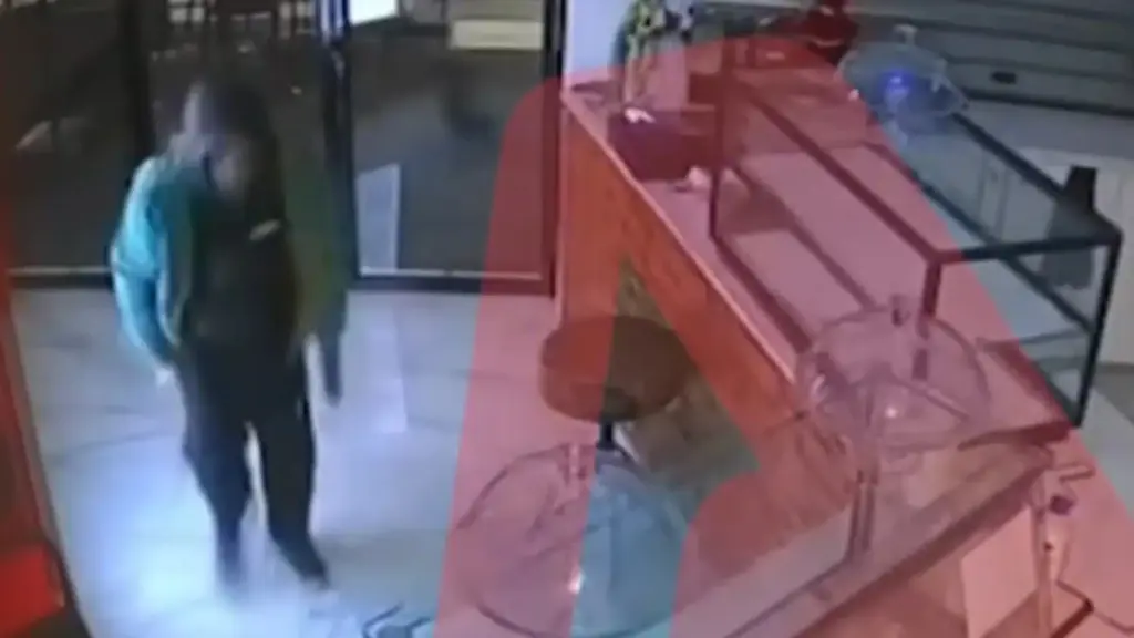 Νίκαια: Βίντεο-ντοκουμέντο καταγράφει διάρρηξη σε καφετέρια