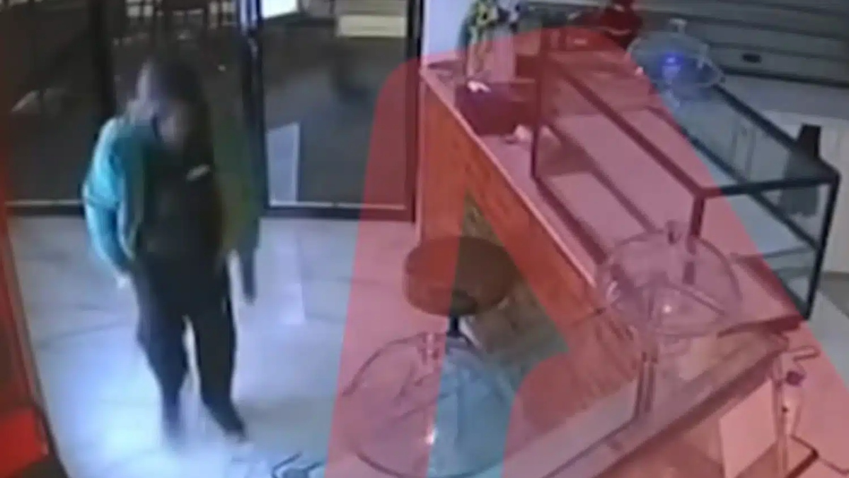 Νίκαια: Βίντεο-ντοκουμέντο καταγράφει διάρρηξη σε καφετέρια