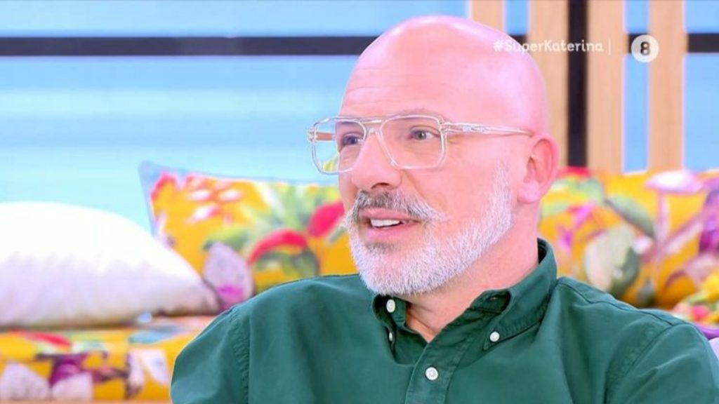 Νίκος Μουτσινάς: «Σε ένα μεγάλο ποσοστό όσων δουλεύουν στην τηλεόραση δίνονται παραπανίσια χρήματα»