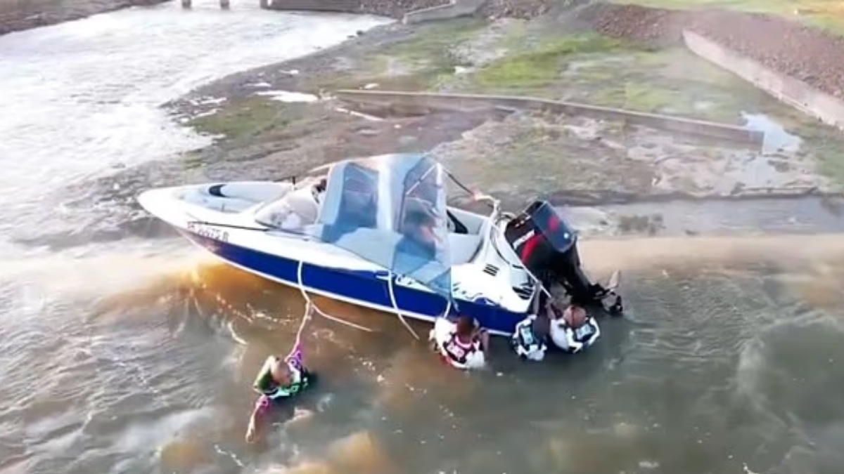 Νότια Αφρική: Βίντεο που κόβει την ανάσα – 4 άνδρες κρατιούνται απεγνωσμένα από σκάφος στην άκρη φράγματος