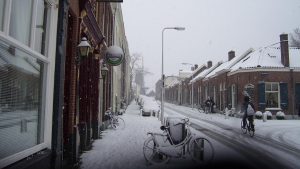 Στα λευκά η Ευρώπη: Τα χιόνια μπλοκάρουν τις μετακινήσεις