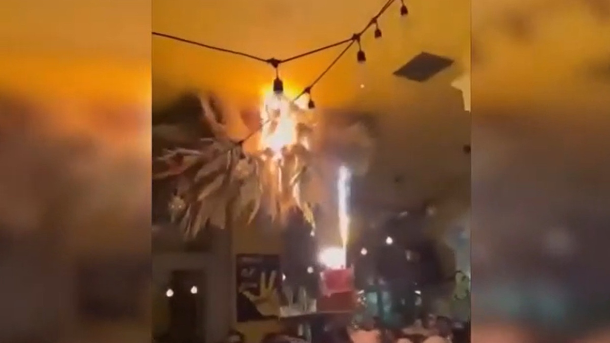 Από την Ελβετία στο Παγκράτι: Τα βεγγαλικά σε μπαρ που λίγο έλειψε να γράψουν τραγωδία και στην Ελλάδα