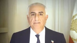 Ρεζά Παχλαβί: “Ετοιμάζομαι να επιστρέψω” – Ποιος είναι ο εξόριστος γιος του Σάχη του Ιράν που θέλει να πάρει την εξουσία (βίντεο)