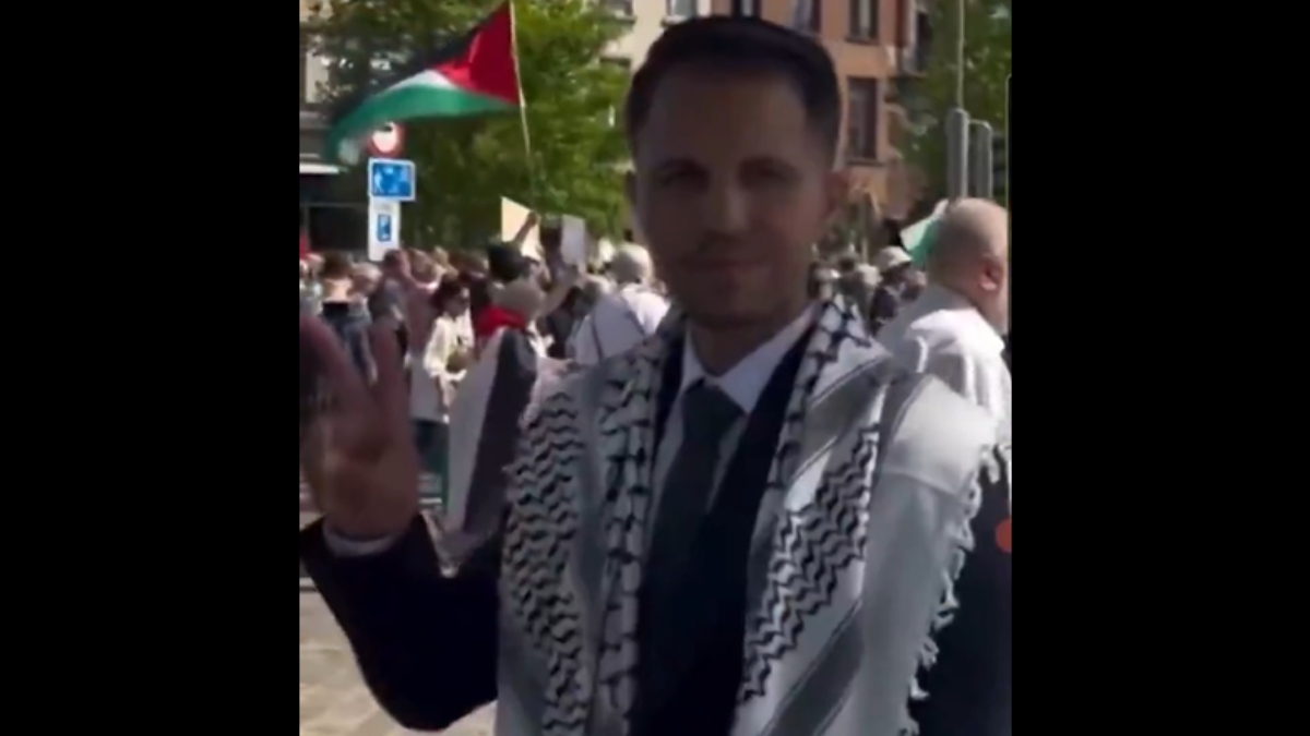 Ανακλήθηκε το άσυλο σε Παλαιστίνιο που πανηγύριζε για τις σφαγές της Χαμάς στο Ισραήλ (βίντεο)