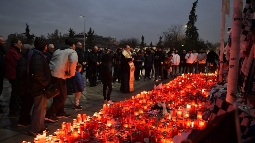 Ξεκίνησε η μηχανοκίνητη πορεία των φίλων του ΠΑΟΚ για να συνοδεύσουν τις επτά σορούς στην Τούμπα