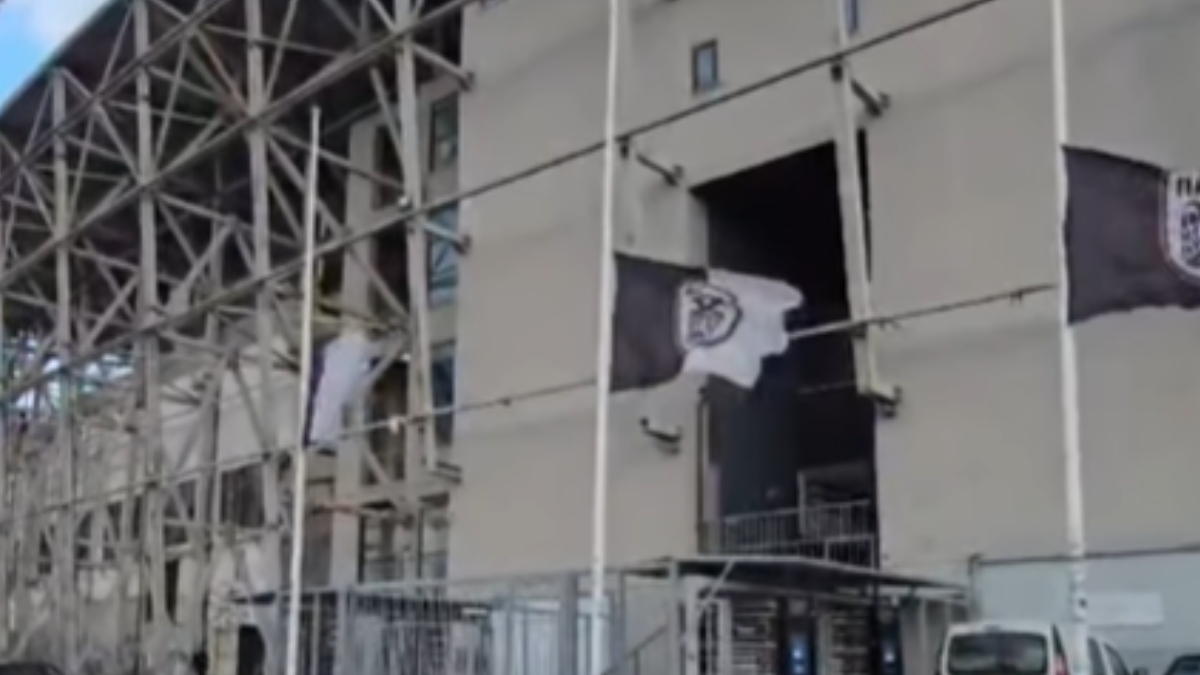 ΠΑΟΚ: Μεσίστιες οι σημαίες στην Τούμπα (Βίντεο)