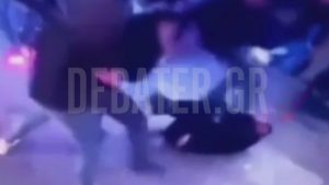 Πάτρα: Καρέ καρέ τα θανάσιμα χτυπήματα στον 30χρονο σε κέντρο διασκέδασης – Τον χτυπούσαν στο κεφάλι με σκαμπό και κλωτσιές