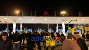 Αιφνιδιαστική κίνηση των αγροτών – Άνοιξαν τα διόδια στο Ρίο (εικόνα + βίντεο)