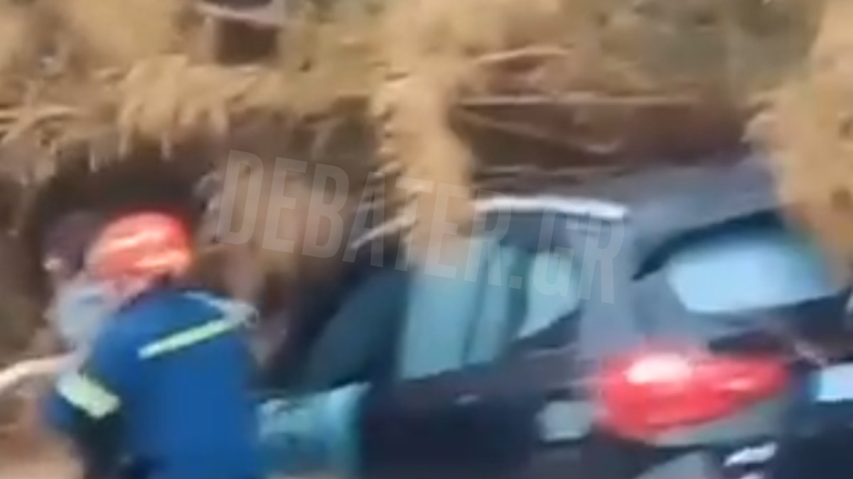 Πικέρμι: Η δραματική διάσωση εγκλωβισμένων οδηγών στη Πετρέζα – Δείτε το βίντεο