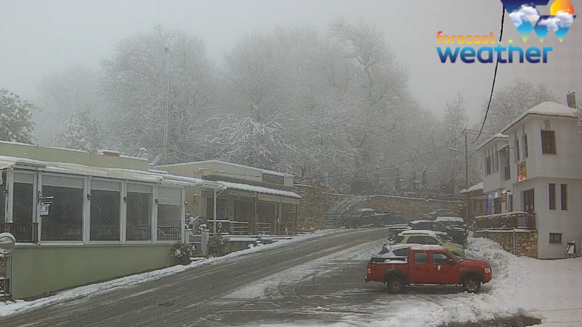 “Λευκό πέπλο” έπεσε σε Πάρνηθα, Πήλιο και Εύβοια – Δείτε τις εντυπωσιακές εικόνες