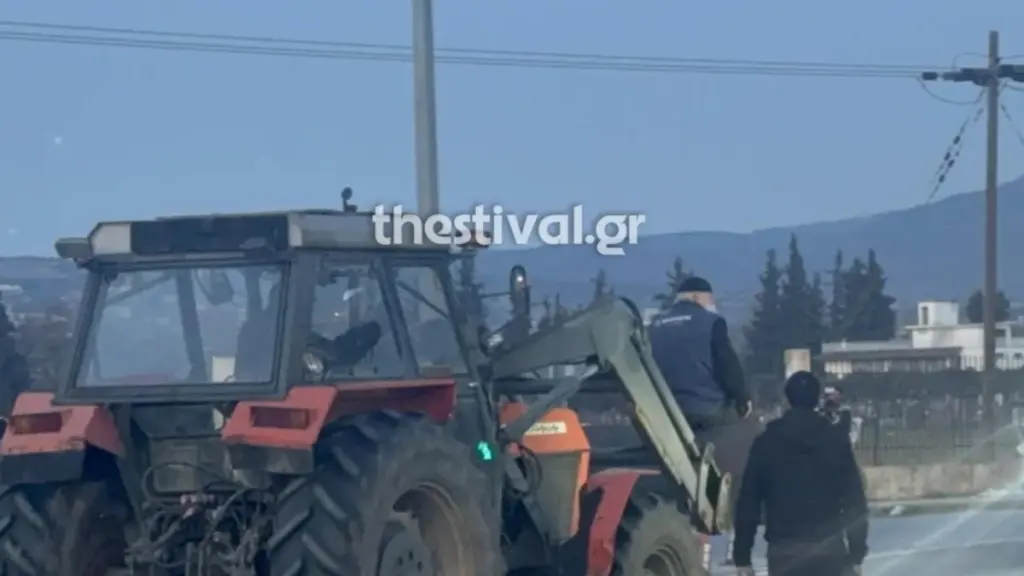 Αγρότες: Αποχώρησαν μετά από 45 ημέρες από το μπλόκο στα Πράσινα Φανάρια – Ανοίγει ο δρόμος για το αεροδόμιο (Βίντεο)