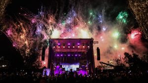 Με εντυπωσιακά show και πυροτεχνήματα Αθήνα και Θεσσαλονίκη γιόρτασαν την έλευση του 2026 (φωτογραφίες)