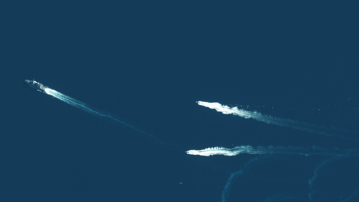 Οι μικροδορυφόροι της Ελλάδας ξεκίνησαν να παράγουν έργο – Κατέγραψαν από το διάστημα τη φρεγάτα «Κίμων» να φτάνει στη χώρα μας (Εικόνες)