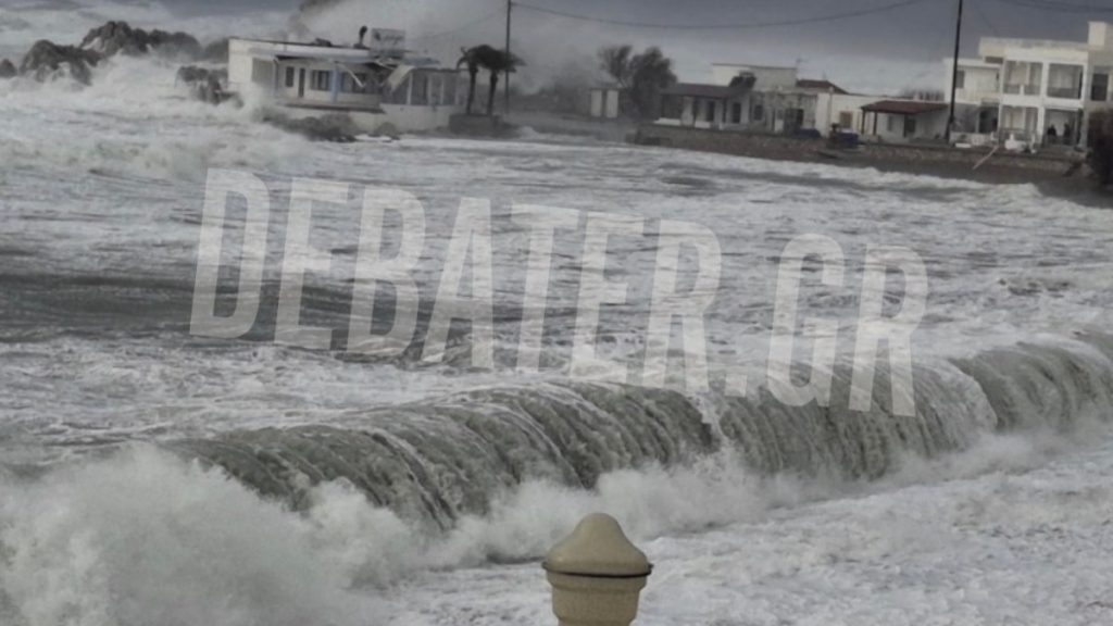Ρόδος: Το νερό “έπνιξε” επιχείρηση σε παραλιακή ζώνη – “Παρασύρθηκε μέρος του μπαλκονιού, φιάλη υγραερίου 5 τόνων κατέληξε στο απέναντι στο Κάστρο από τον αέρα”