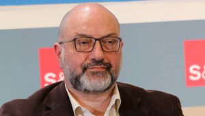 Σάκης Αρναούτογλου: Το δημόσιο μήνυμα για τον θάνατο της μητέρας του – Η επιθυμία της οικογένειας