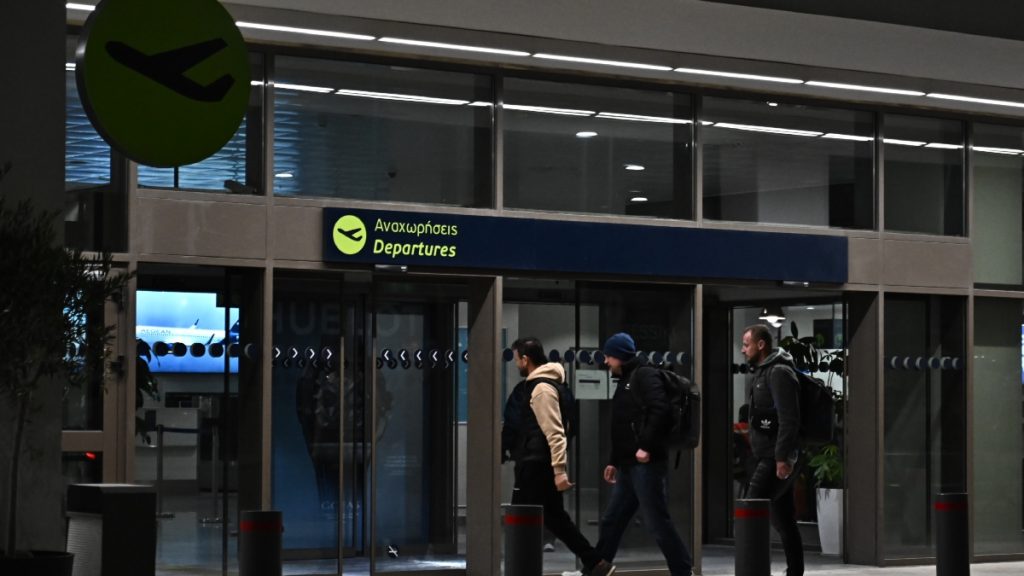 Κλειστά από σήμερα τα αεροδρόμια Κέρκυρας και Σαντορίνης λόγω εργασιών