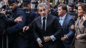 Ο Σαρκοζί προσφεύγει στη δικαιοσύνη για να μην φορέσει ηλεκτρονικό βραχιολάκι