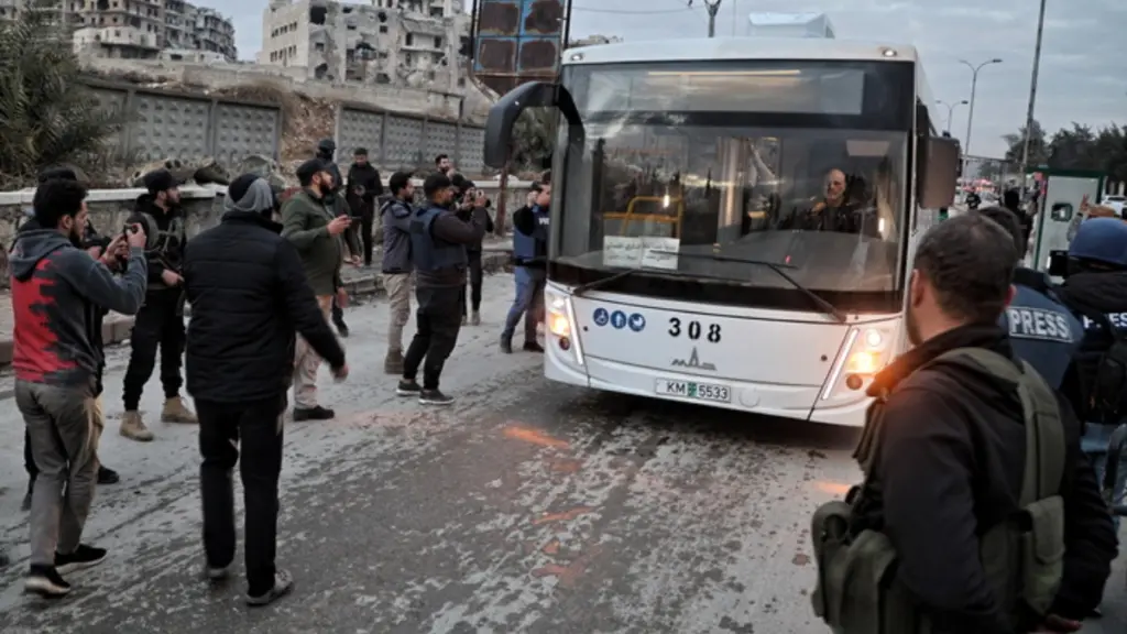 Συρία: Εγκαταλείπουν το Χαλέπι οι τελευταίοι κούρδοι μαχητές