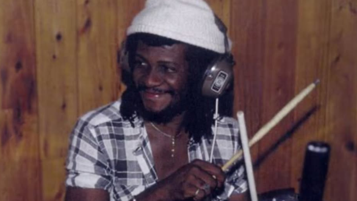 Έφυγε από την ζωή σε ηλικία 73 ετών ο τζαμαϊκανός ντράμερ Σλάι Ντάνμπαρ, θρύλος της ρέγκε