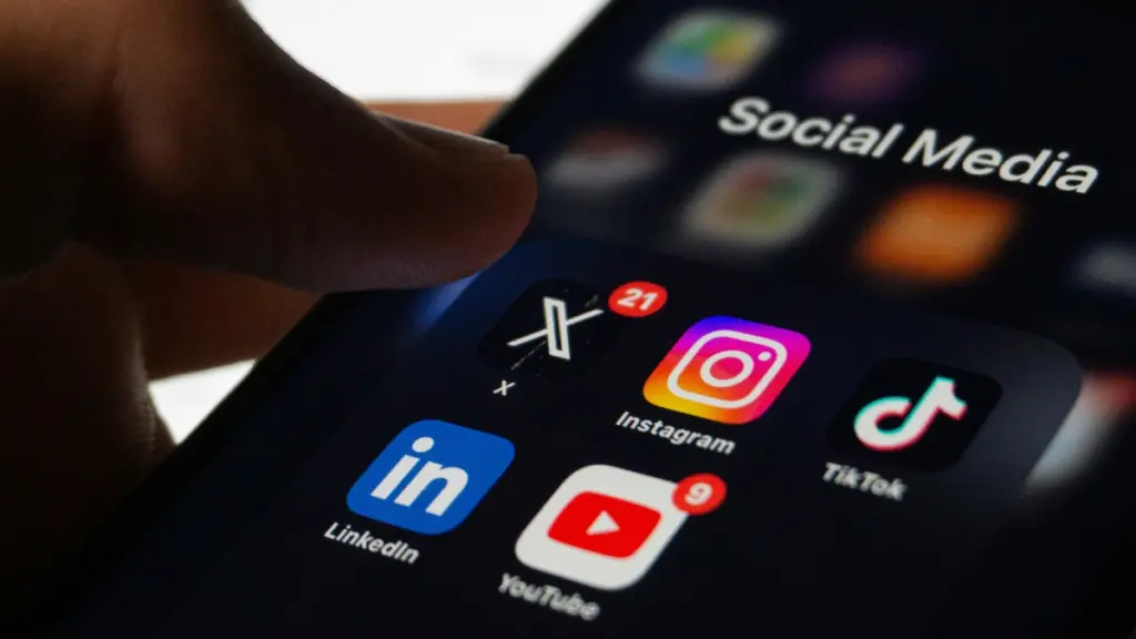 Απαγόρευση social media σε νέους κάτω των 15:  Δέκα ερωτήσεις και απαντήσεις για τον τρόπο λειτουργίας του νέου μέτρου