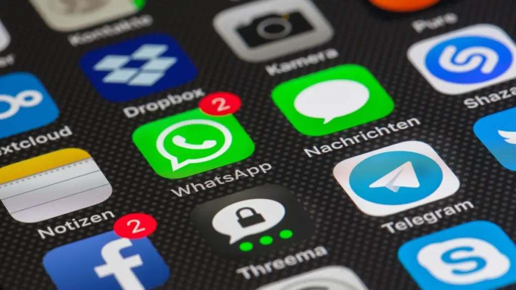 Γαλλία: Απαγορεύει τη χρήση social media στα παιδιά κάτω των 15 ετών – Τι ισχύει σε άλλες χώρες
