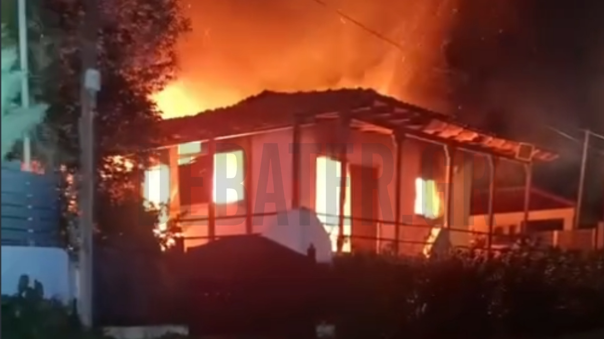 Φωτιά σε σπίτι στα Σπάτα – Δείτε βίντεο του DEBATER