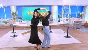 Σταματίνα Τσιμτσιλή: Χόρεψε on air ένα ξεσηκωτικό latin με την Τίνα Μεσσαροπούλου (vid)