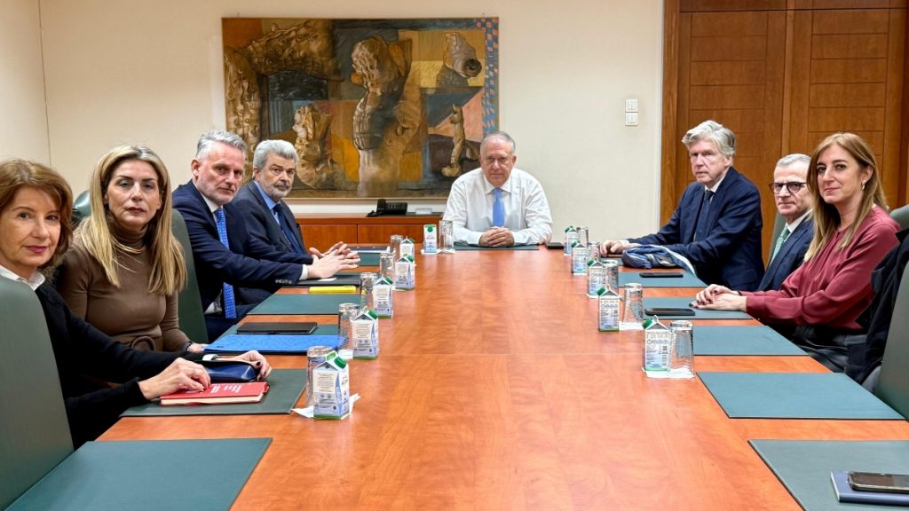 Ο Θεοδωρικάκος συναντήθηκε με την Ένωση Ασφαλιστικών Εταιριών Ελλάδος για τα ασφάλιστρα υγείας