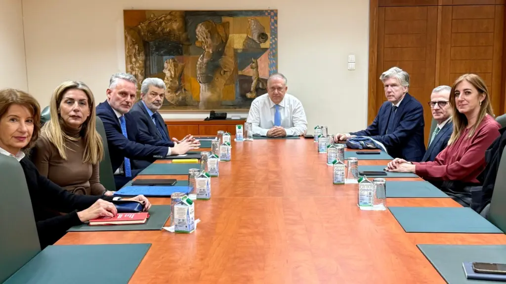 Ο Θεοδωρικάκος συναντήθηκε με την Ένωση Ασφαλιστικών Εταιριών Ελλάδος για τα ασφάλιστρα υγείας