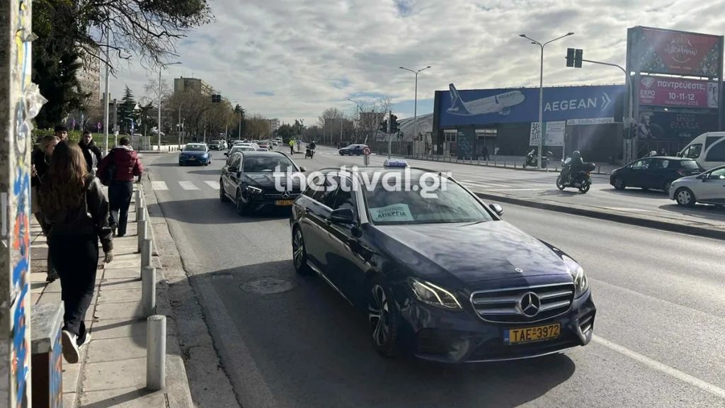 Θεσσαλονίκη: Μηχανοκίνητη πορεία ταξί κατά τη διάρκεια της 48ωρης απεργίας (Βίντεο)