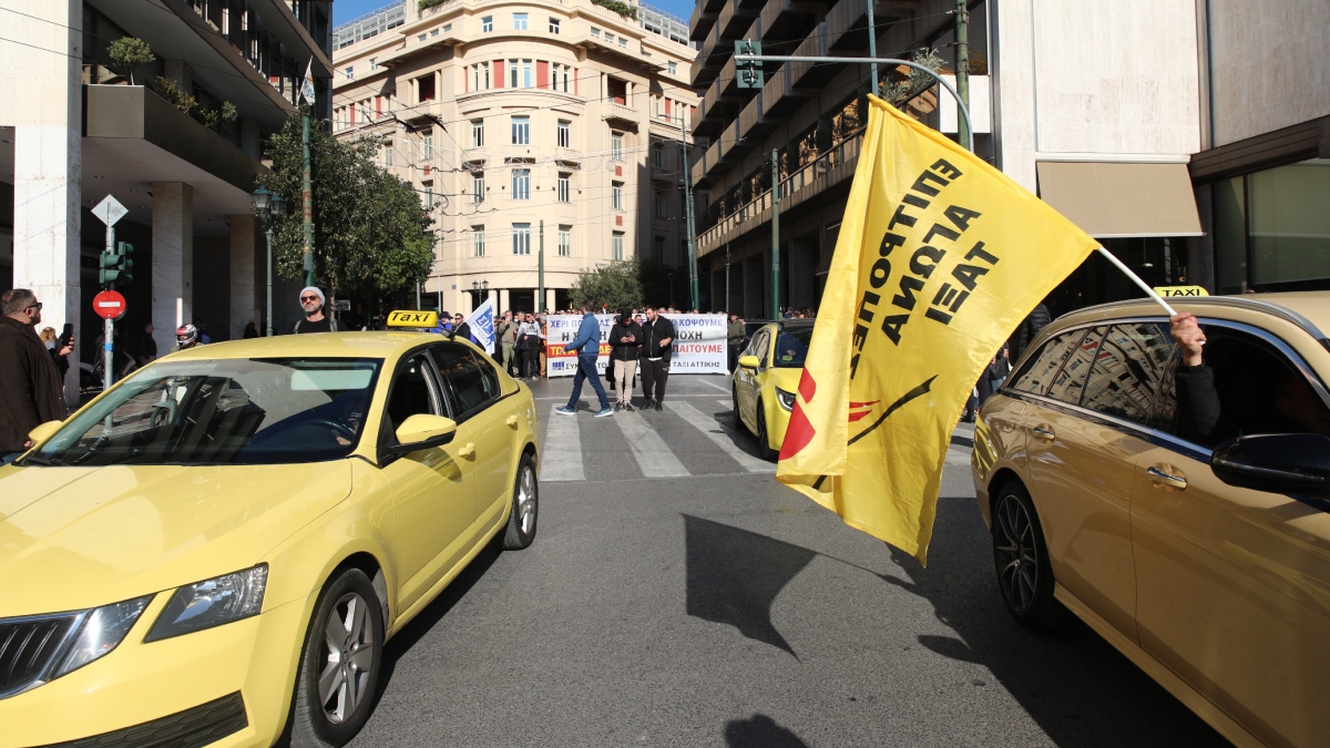 Χειρόφρενο τραβάνε και σήμερα οι οδηγοί των Ταξί στην Αττική