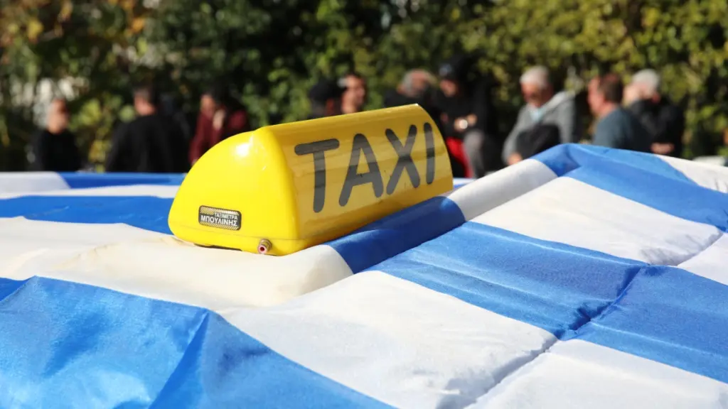 Νέα 48ωρη απεργία των οδηγών ταξί – Τραβούν “χειρόφρενο” σήμερα και αύριο