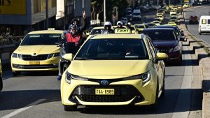 Χειρόφρενο τραβούν και σήμερα οι οδηγοί Ταξί στην Αττική – Συνεχίζεται για τρίτο 24ωρο η απεργία