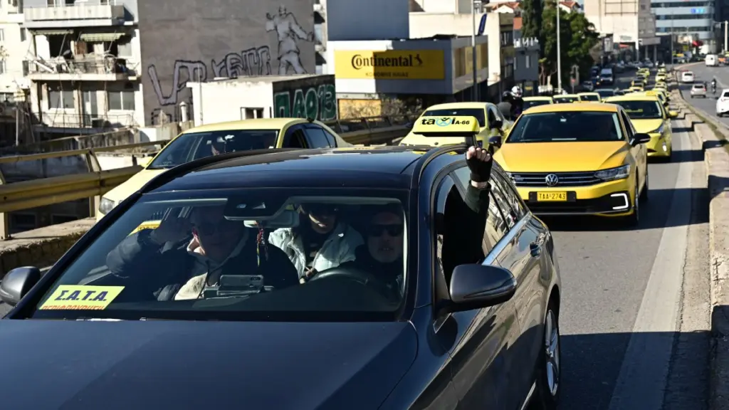 Παρατείνεται η απεργία των ταξί μέχρι την Πέμπτη (14/1) στην Αθήνα – Για κινητοποιήσεις διαρκείας προειδοποιούν οι οδηγοί της Θεσσαλονίκης