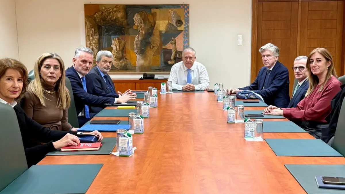 Συνάντηση Θεοδωρικάκου με την Ένωση Ασφαλιστικών Εταιριών Ελλάδος – “Οι όποιες αυξήσεις πρέπει να κινηθούν σε χαμηλά επίπεδα”