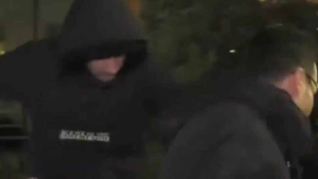 Θεσσαλονίκη: Άγνωστοι επιτέθηκαν σε δημοσιογράφους έξω από το νοσοκομείο «Παπαγεωργίου» σε ζωντανή μετάδοση