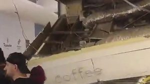 Θεσσαλονίκη: Κατέρρευσε οροφή καταστήματος – Ένας τραυματίας, δείτε το βίντεο