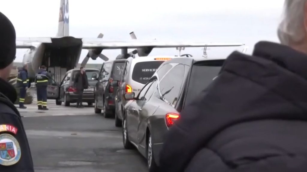 Στο αεροδρόμιο της Τιμισοάρα οι σοροί των 7 οπαδών του ΠΑΟΚ – Το απόγευμα ο επαναπατρισμός τους