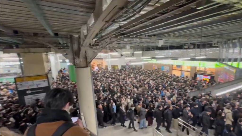 Τόκιο: Μπλακάουτ στον σιδηρόδρομο από φωτιά σε μετασχηματιστή – Ταλαιπωρία για 673.000 επιβάτες (βίντεο)