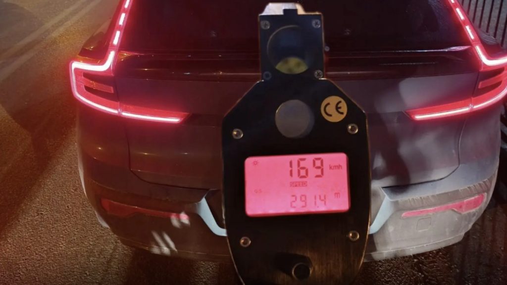 Fast and Furious στη Θεσσαλονίκη: Έτρεχαν με πάνω από 160 χλμ. την ώρα σε Περιφερειακό και Μουδανιών – Δύο συλλήψεις