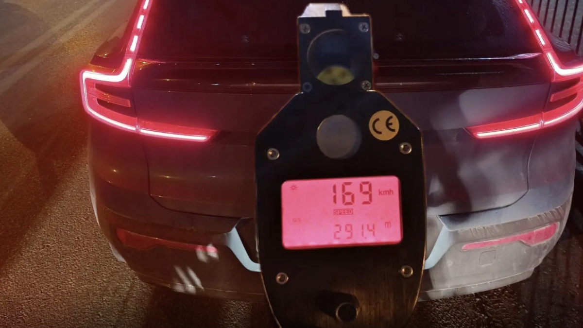 Fast and Furious στη Θεσσαλονίκη: Έτρεχαν με πάνω από 160 χλμ. την ώρα σε Περιφερειακό και Μουδανιών – Δύο συλλήψεις