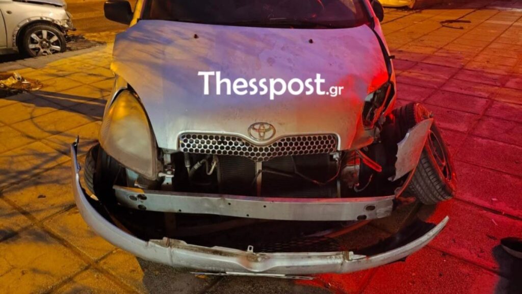 Απίστευτο τροχαίο στη Θεσσαλονίκη: Μεθυσμένη 24χρονη οδηγός τράκαρε 15 αυτοκίνητα και κατέληξε σε τζαμαρία (φωτογραφίες)