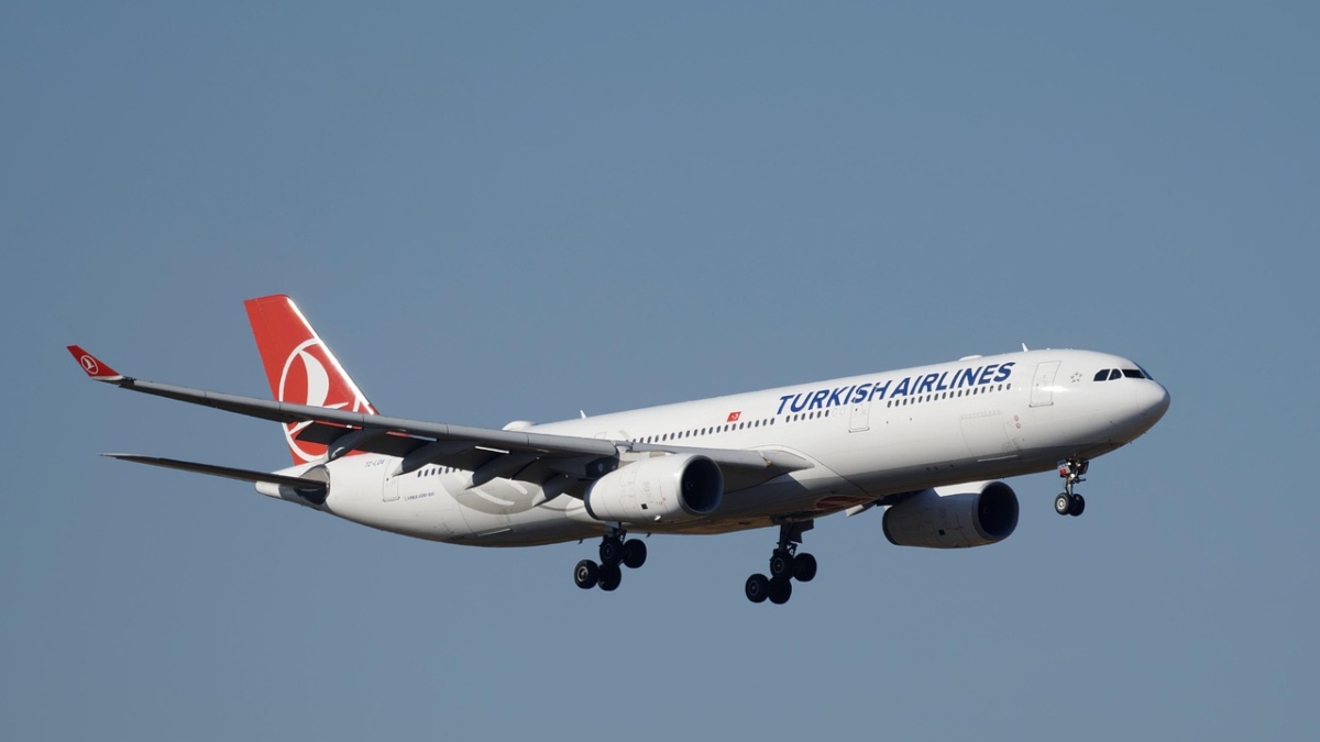Αναγκαστική προσγείωση αεροπλάνου της Turkish Airlines μετά από απειλή για βόμβα